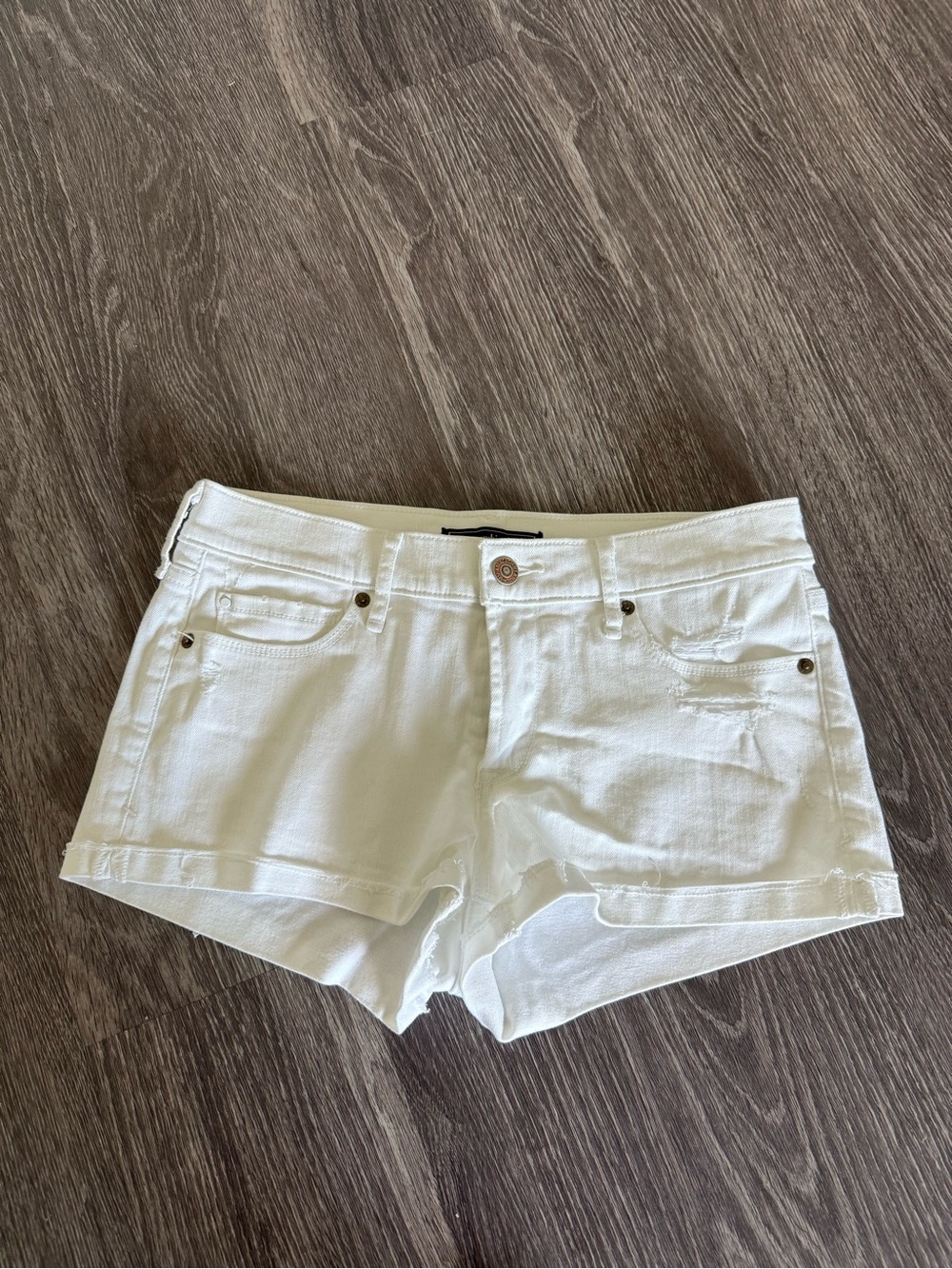Abercrombie & Fitch White Denim Shortie Shorts 25